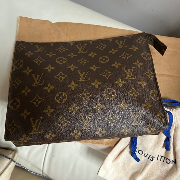 🦄 Louis Vuitton Poche Toilette NEW SAKS 5th AVENUE ERA - Picture 6 of 13